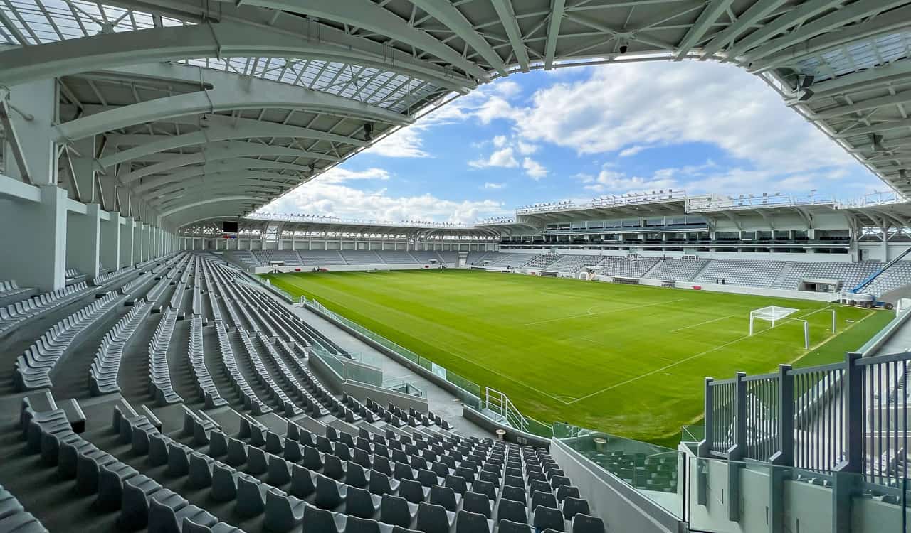 Alphamega-Stadium-16